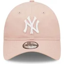 czapki-curva-roz-tasma-regulowana-9twenty-league-essential-new-york-yankees-mlb-new-era