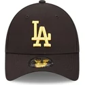 czarna-regulowana-czapka-z-zakrzywionym-daszkiem-z-zoltym-logo-los-angeles-dodgers-mlb-9forty-league-essential-od-new-era