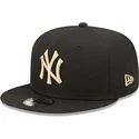 czarna-czapka-z-daszkiem-typu-snapback-z-bezowym-logo-9fifty-league-essential-new-york-yankees-mlb-od-new-era