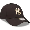 czarna-zakrzywiona-czapka-z-daszkiem-z-regulacja-i-bezowym-logo-9forty-league-essential-new-york-yankees-mlb-od-new-era