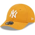regulowana-pomaranczowa-czapka-z-zakrzywionym-daszkiem-dla-malego-dziecka-9forty-league-essential-new-york-yankees-mlb-od-new-er