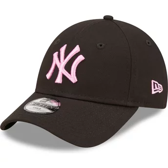 Czarna, regulowana czapka z daszkiem z różowym logo dla chłopca 9FORTY League Essential od New York Yankees MLB marki New Era