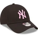 czarna-zakrzywiona-regulowana-czapka-z-rozowym-logo-dla-dzieci-9forty-league-essential-new-york-yankees-mlb-od-new-era