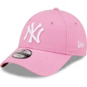 rozowa-regulowana-czapka-z-zakrzywionym-daszkiem-dla-dzieci-9forty-league-essential-new-york-yankees-mlb-od-new-era