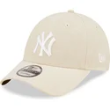 bezowa-regulowana-czapka-z-zakrzywionym-daszkiem-9forty-linen-new-york-yankees-mlb-new-era