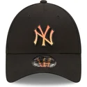 czarna-regulowana-czapka-z-zakrzywionym-daszkiem-z-pomaranczowym-logo-9forty-gradient-infill-new-york-yankees-mlb-new-era
