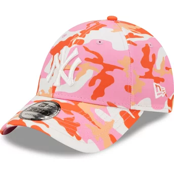 Różowa, regulowana czapka z daszkiem 9FORTY All Over Print Seasonal z logo New York Yankees MLB od New Era