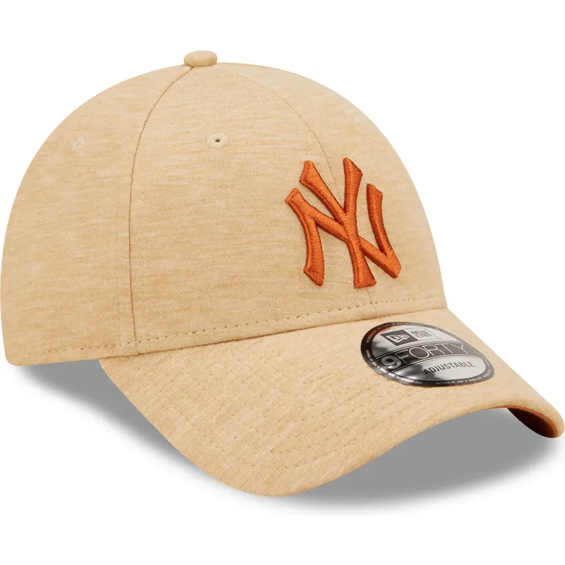 brazowa-regulowana-czapka-z-zakrzywionym-daszkiem-z-brazowym-logo-9forty-jersey-essential-new-york-yankees-mlb-new-era
