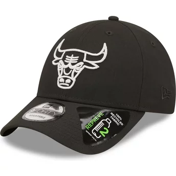 Czarna, regulowana czapka z daszkiem 9FORTY Repreve Monochrom Chicago Bulls NBA od New Era