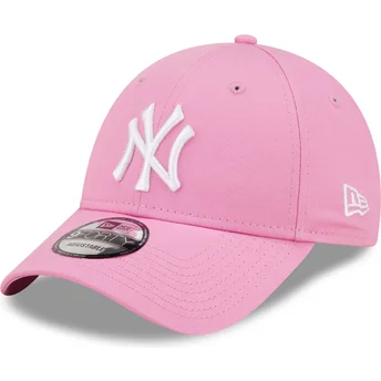 rozowa-czapka-z-zakrzywionym-daszkiem-regulowana-z-bialym-logo-9forty-league-essential-new-york-yankees-mlb-od-new-era