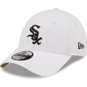 biala-zakrzywiona-czapka-z-regulacja-z-czarnym-logo-9forty-league-essential-chicago-white-sox-mlb-od-new-era