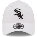 biala-zakrzywiona-czapka-z-regulacja-z-czarnym-logo-9forty-league-essential-chicago-white-sox-mlb-od-new-era