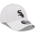 biala-zakrzywiona-czapka-z-regulacja-z-czarnym-logo-9forty-league-essential-chicago-white-sox-mlb-od-new-era