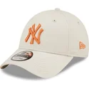 czapki-curva-bezowy-tasma-regulowana-9forty-league-essential-new-york-yankees-mlb-new-era