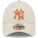 czapki-curva-bezowy-tasma-regulowana-9forty-league-essential-new-york-yankees-mlb-new-era