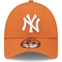 pomaranczowa-czapka-z-zakrzywionym-daszkiem-regulowana-9forty-league-essential-new-york-yankees-mlb-od-new-era