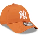 pomaranczowa-czapka-z-zakrzywionym-daszkiem-regulowana-9forty-league-essential-new-york-yankees-mlb-od-new-era