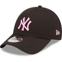 czapki-curva-czarny-tasma-regulowana-rosa-9forty-league-essential-new-york-yankees-mlb-new-era