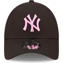 czapki-curva-czarny-tasma-regulowana-rosa-9forty-league-essential-new-york-yankees-mlb-new-era