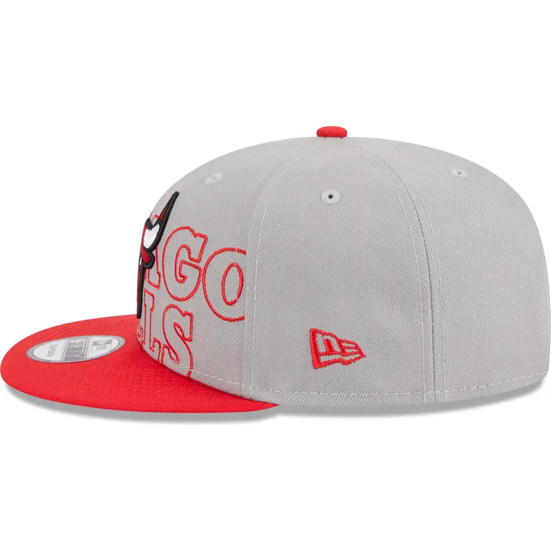szara-i-czerwona-czapka-z-daszkiem-snapback-9fifty-draft-edition-2023-chicago-bulls-nba-new-era