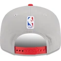 szara-i-czerwona-czapka-z-daszkiem-snapback-9fifty-draft-edition-2023-chicago-bulls-nba-new-era