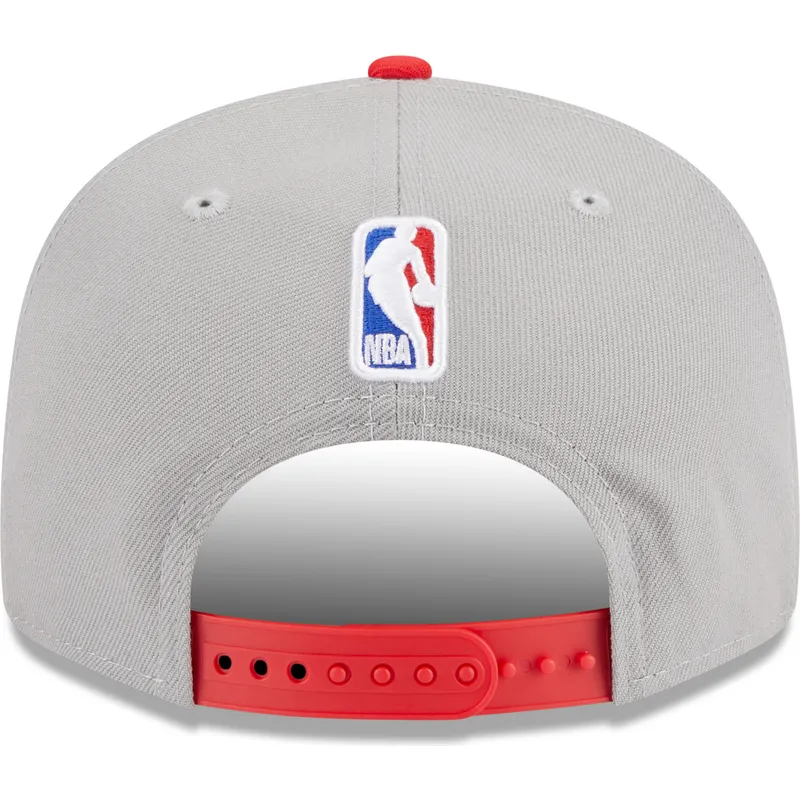 szara-i-czerwona-czapka-z-daszkiem-snapback-9fifty-draft-edition-2023-chicago-bulls-nba-new-era