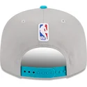 szara-i-niebieska-czapka-z-daszkiem-snapback-9fifty-draft-edition-2023-charlotte-hornets-nba-od-new-era