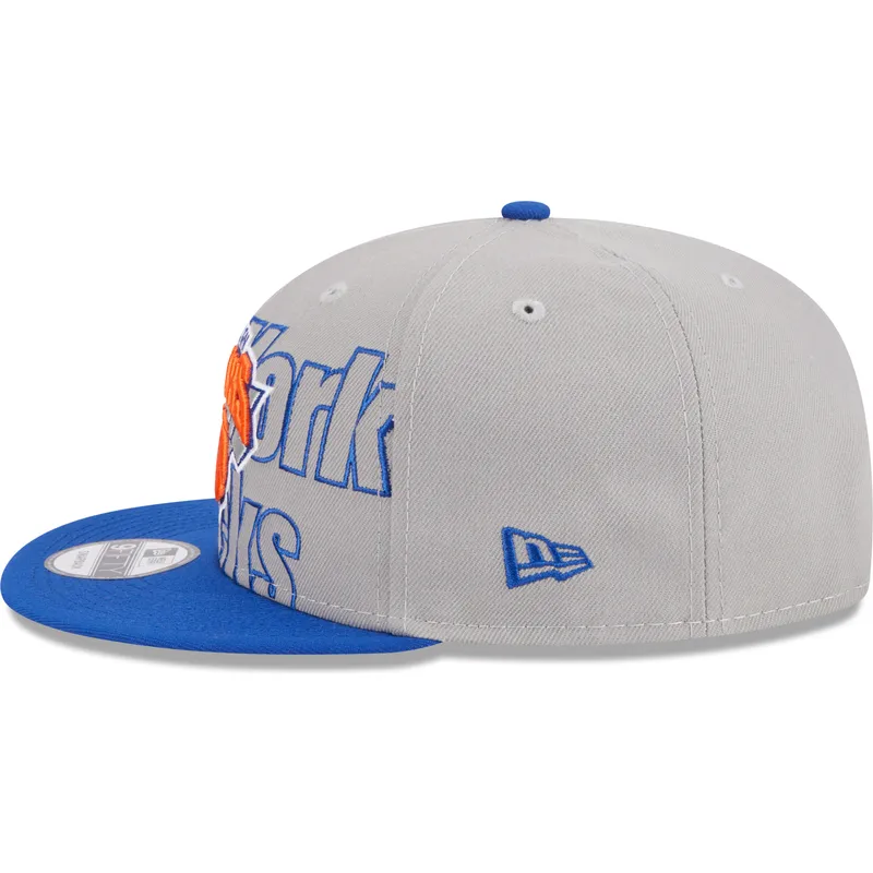 szara-i-niebieska-czapka-z-daszkiem-snapback-9fifty-draft-edition-2023-new-york-knicks-nba-new-era