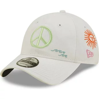 Biała, regulowana czapka z daszkiem 9TWENTY Washed Graphic od New Era