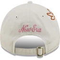 biala-regulowana-czapka-z-zakrzywionym-daszkiem-9twenty-washed-graphic-od-new-era