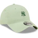 czapka-z-daszkiem-jasnozielona-regulowana-z-zielonym-logo-9twenty-mini-logo-new-york-yankees-mlb-od-new-era