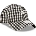 regulowana-czarna-czapka-z-daszkiem-dla-kobiet-9twenty-gingham-new-york-yankees-mlb-od-new-era