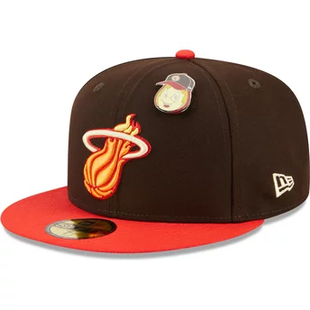 Brązowa i czerwona płaska czapka 59FIFTY The Elements Fire Pin Miami Heat NBA od New Era, regulowana