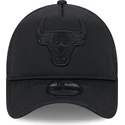 czarna-czapka-trucker-z-czarnym-logo-9forty-a-frame-all-day-trucker-chicago-bulls-nba-od-new-era