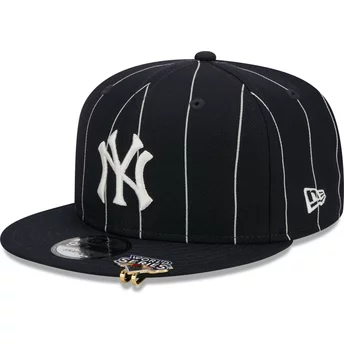 Granatowa płaska czapka snapback 9FIFTY z paskiem na daszku New York Yankees MLB od New Era