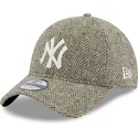 szara-czapka-z-zakrzywionym-daszkiem-regulowana-9twenty-tweed-pack-new-york-yankees-mlb-od-new-era