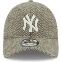 szara-czapka-z-zakrzywionym-daszkiem-regulowana-9twenty-tweed-pack-new-york-yankees-mlb-od-new-era