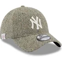 szara-czapka-z-zakrzywionym-daszkiem-regulowana-9twenty-tweed-pack-new-york-yankees-mlb-od-new-era