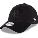 czarna-regulowana-czapka-z-zakrzywionym-daszkiem-z-czarnym-logo-9forty-cord-new-york-yankees-mlb-od-new-era