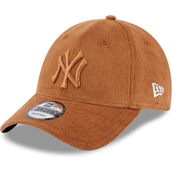 Regulowana brązowa czapka z daszkiem 9FORTY Cord z brązowym logo New York Yankees MLB od New Era