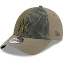zielona-zakrzywiona-czapka-z-regulacja-i-zielonym-logo-9forty-multi-texture-new-york-yankees-mlb-od-new-era