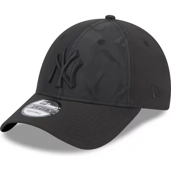 Czarna, regulowana czapka z zakrzywionym daszkiem z czarnym logo 9FORTY Multi Texture New York Yankees MLB od New Era