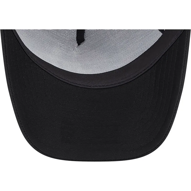 czapki-curva-czarny-snapback-a-frame-coyote-y-correcaminos-looney-tunes-new-era