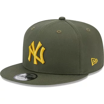 Zielona płaska czapka snapback z żółtym logo 9FIFTY Side Patch New York Yankees MLB od New Era