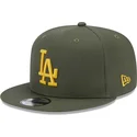 zielona-czapka-z-plaskim-daszkiem-snapback-z-zoltym-logo-los-angeles-dodgers-mlb-9fifty-side-patch-od-new-era