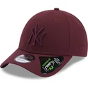 bordowa-zakrzywiona-czapka-regulowana-z-bordowym-logo-9forty-repreve-new-york-yankees-mlb-marki-new-era