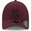 bordowa-zakrzywiona-czapka-regulowana-z-bordowym-logo-9forty-repreve-new-york-yankees-mlb-marki-new-era