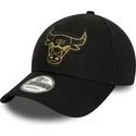 czarna-zakrzywiona-regulowana-czapka-9forty-metallic-badge-chicago-bulls-nba-od-new-era