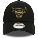 czarna-zakrzywiona-regulowana-czapka-9forty-metallic-badge-chicago-bulls-nba-od-new-era