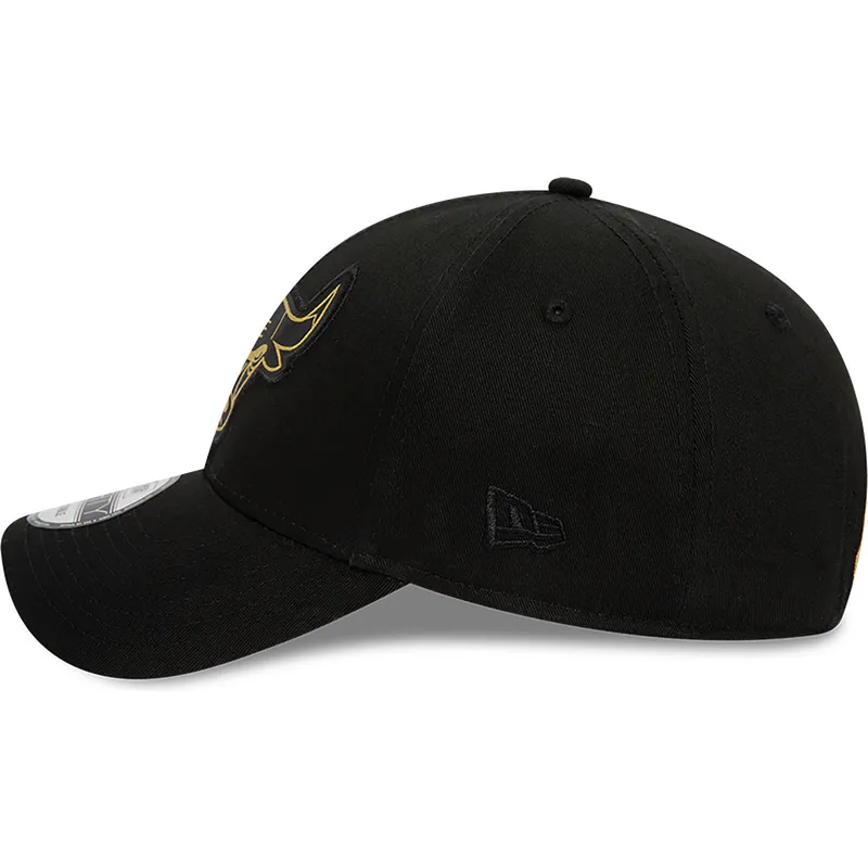 czapki-curva-czarny-tasma-regulowana-9forty-metallic-badge-chicago-bulls-nba-new-era czapki-curva-czarny-tasma-regulowana-9forty-metallic-badge-chicago-bulls-nba-new-era
